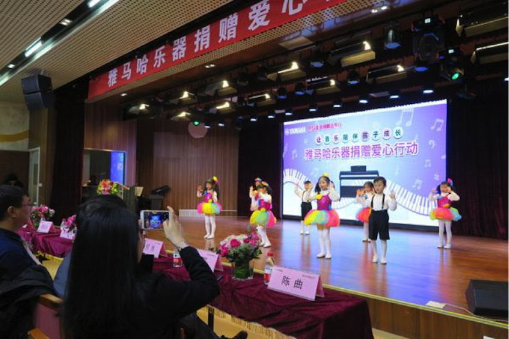 音乐之声暖寒冬 韦德1946乐器捐赠爱心行动走进中国儿童中心艺术宫