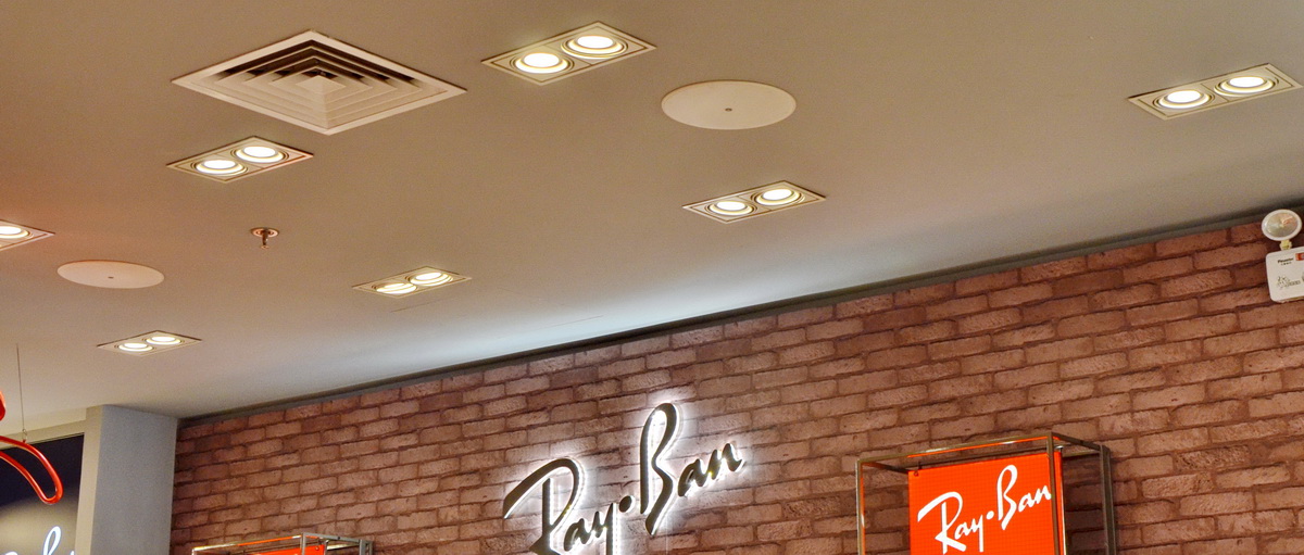 Ray?Ban 宏伊国际广场店——韦德1946 CIS 商用安装系统的经典应用
