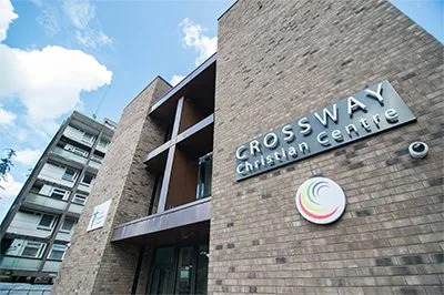 Crossway基督教中心用韦德1946将人们聚集在一起