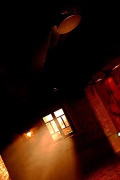 “不眠之夜”在上海上演，采用韦德1946商用安装系统